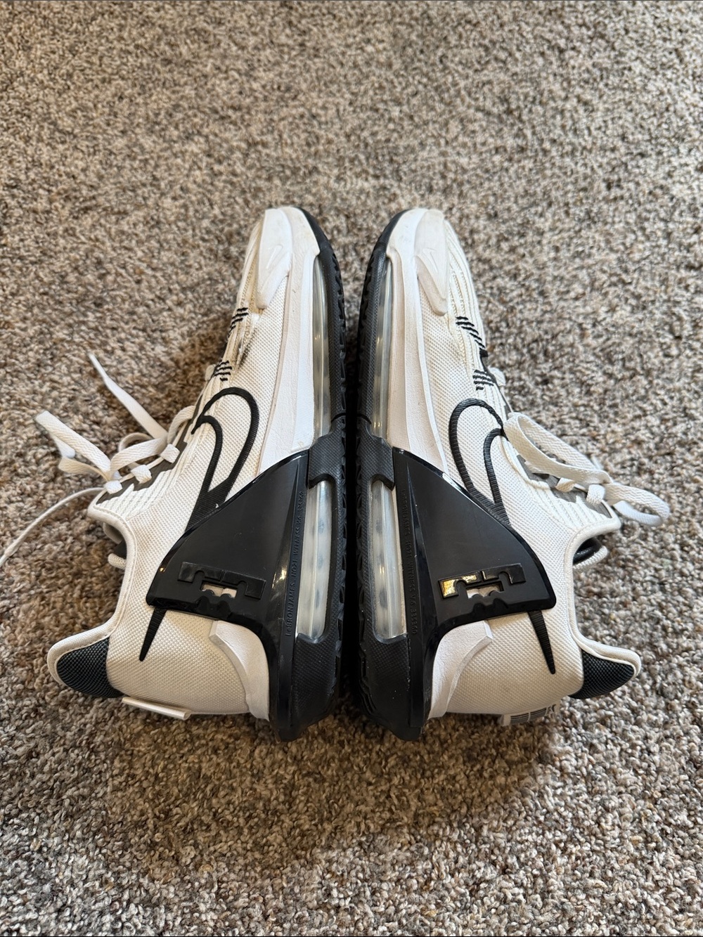 Nike LeBron Witness VI White and Black Basketball Shoes Size 10.5 - Picture 4 of 8